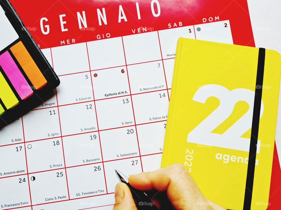 calendar and new agenda of 2022 on which to write good intentions