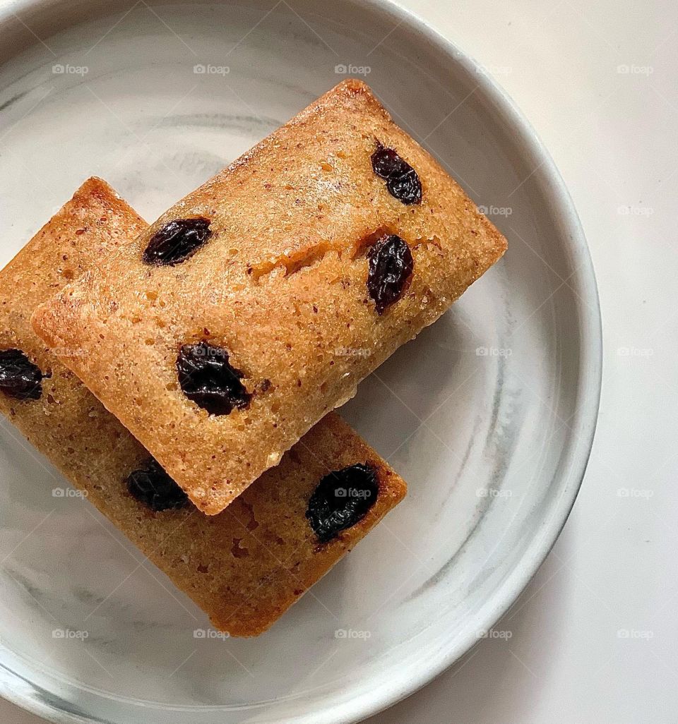Cashew raisin financiers for dessert 