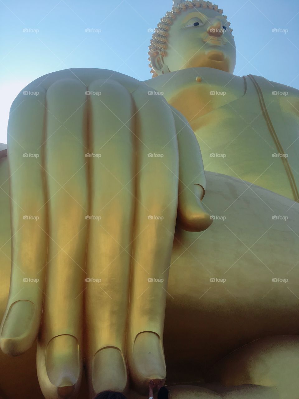 buddha hand statue at Wat muang.