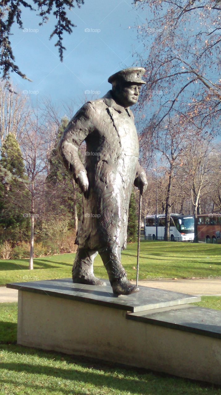 statue of Churcill in Paris