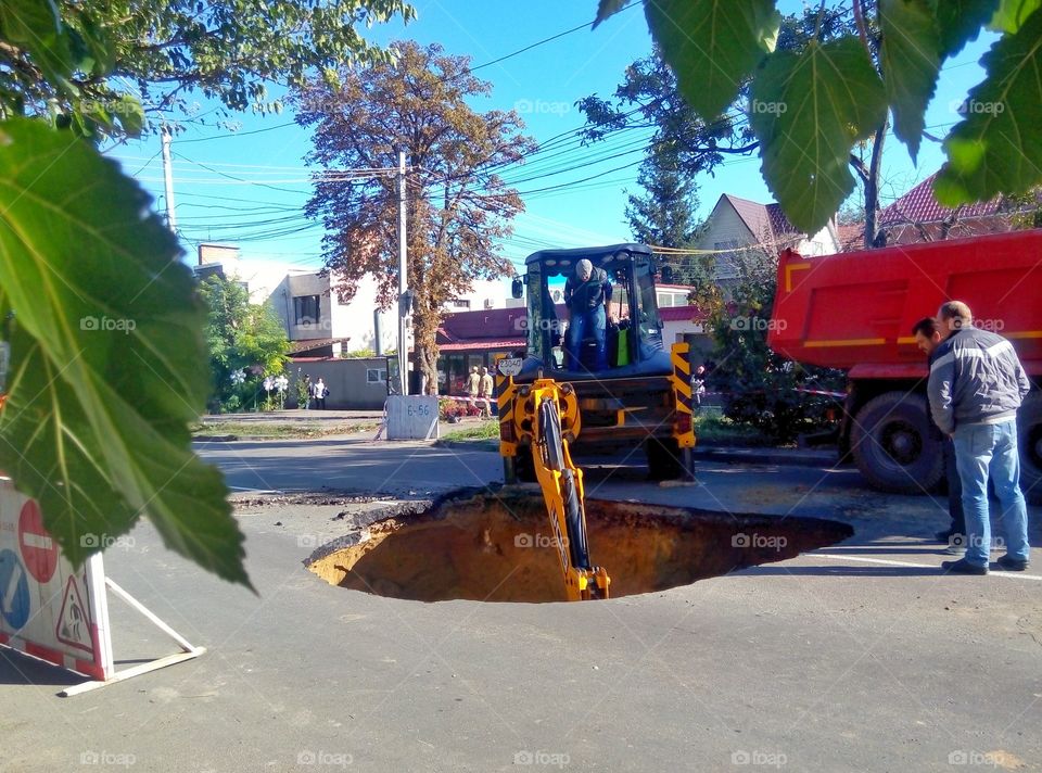 failed asphalt excavator repair work провалился асфальт экскаватор ремонтные работы