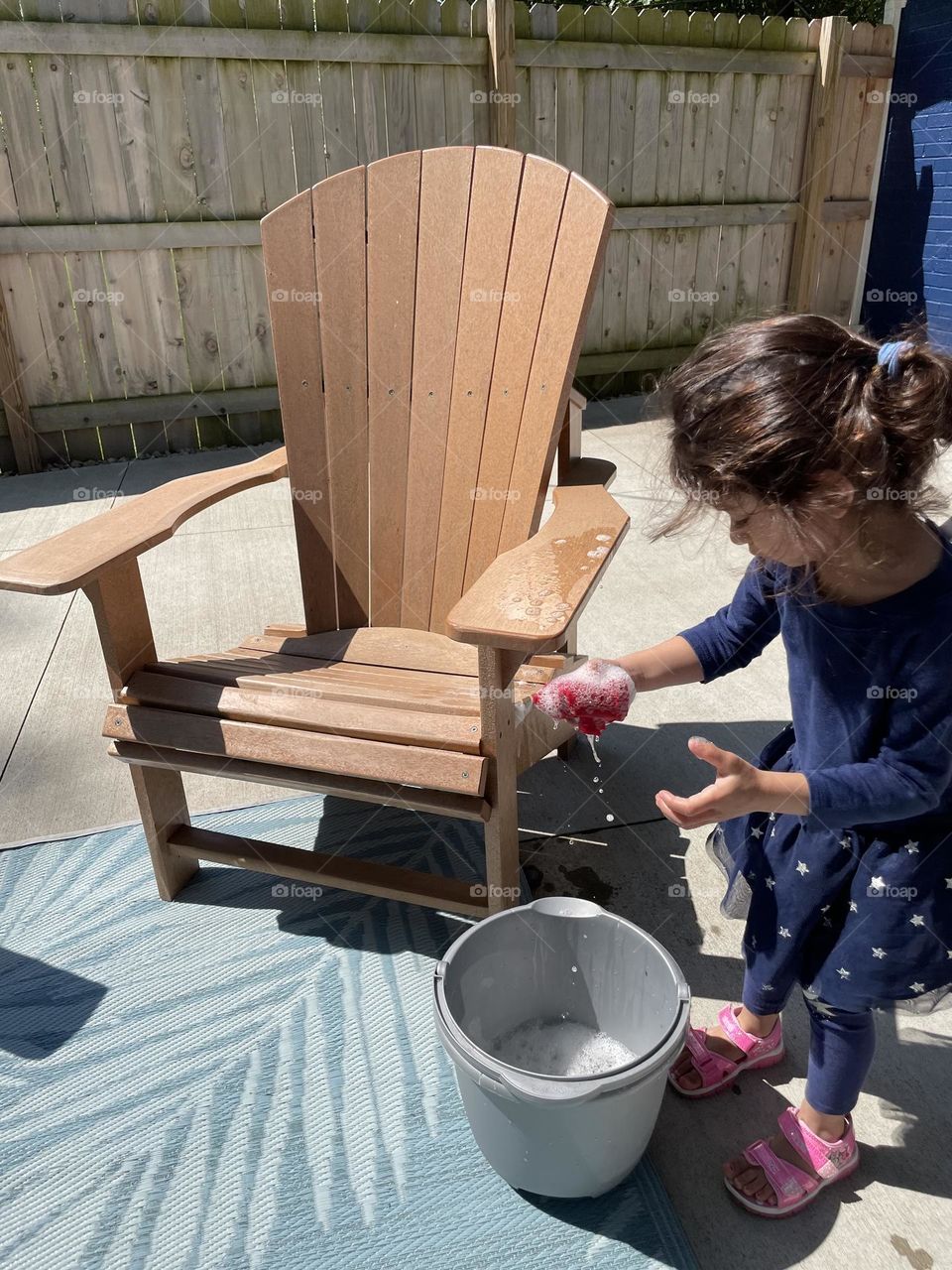 Summertime clean up, cleaning the chairs outside, cleaning up the patio, toddler helps mommy clean up