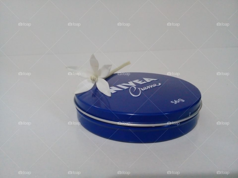 Nivea. Care and happiness