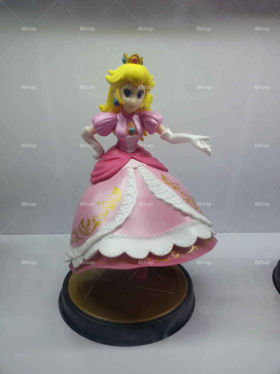 Princess Peach. Princess Peach figurine