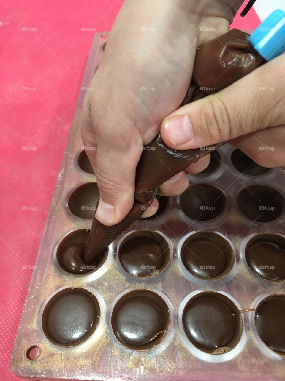 Making chocolate perlins