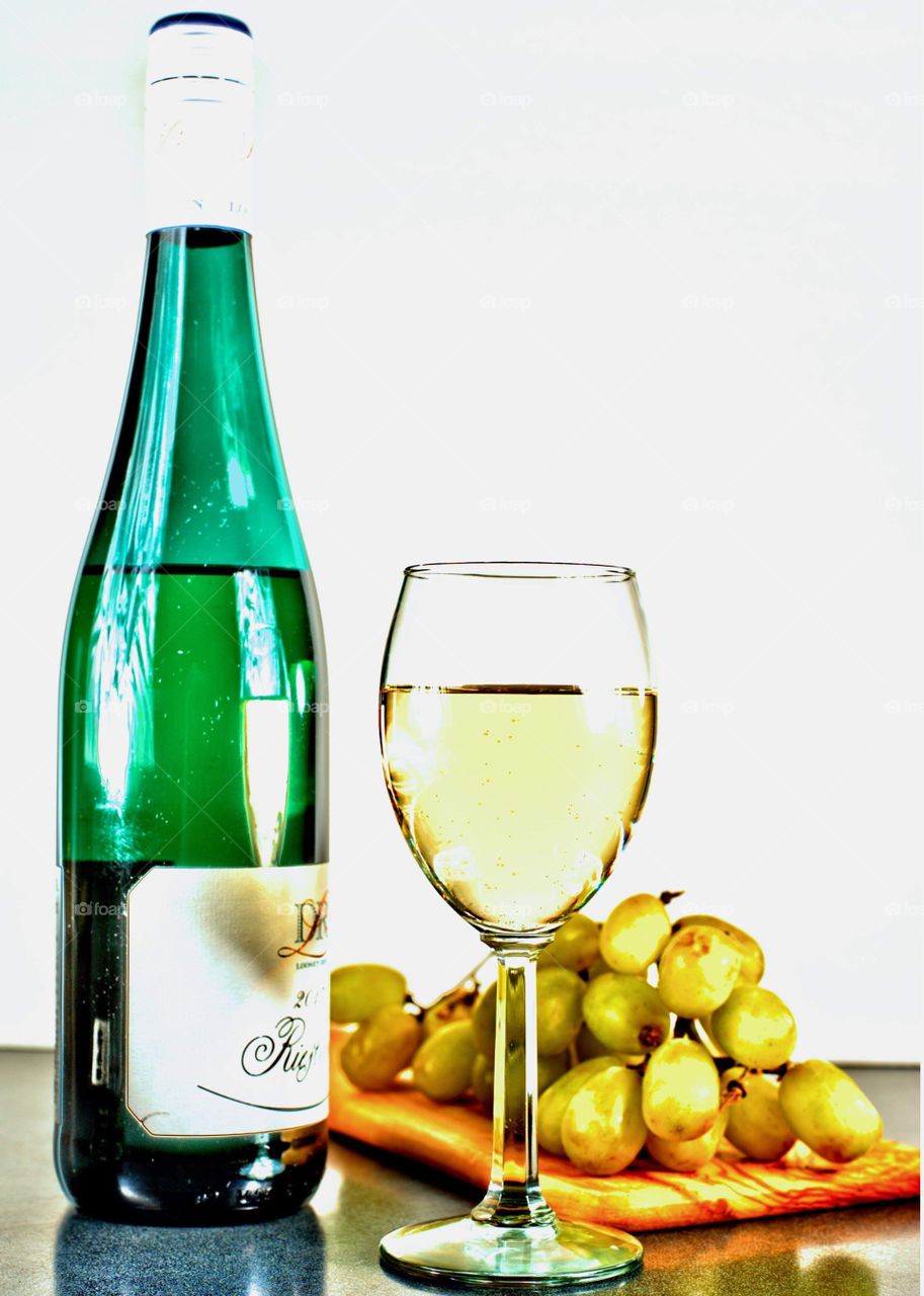 White wine and green grapes 