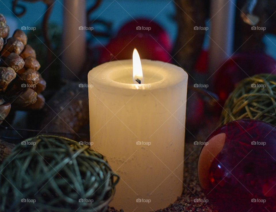 beautyful candle-light with bokeh in advent