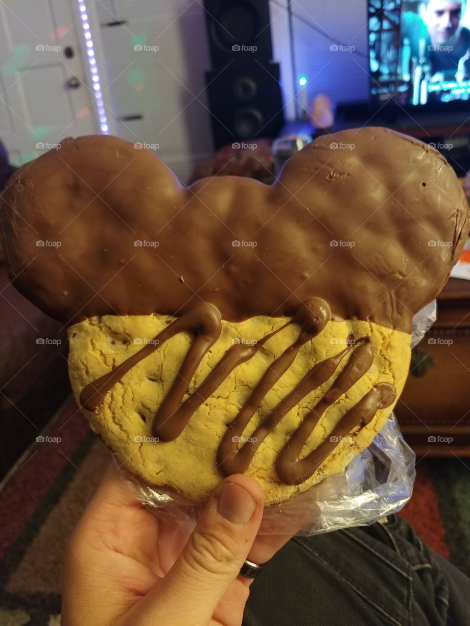 My sweetie brought me a delicious ginormous cookie from her Disney trip. 😊

I love how sweet(s) she is to me! ❤