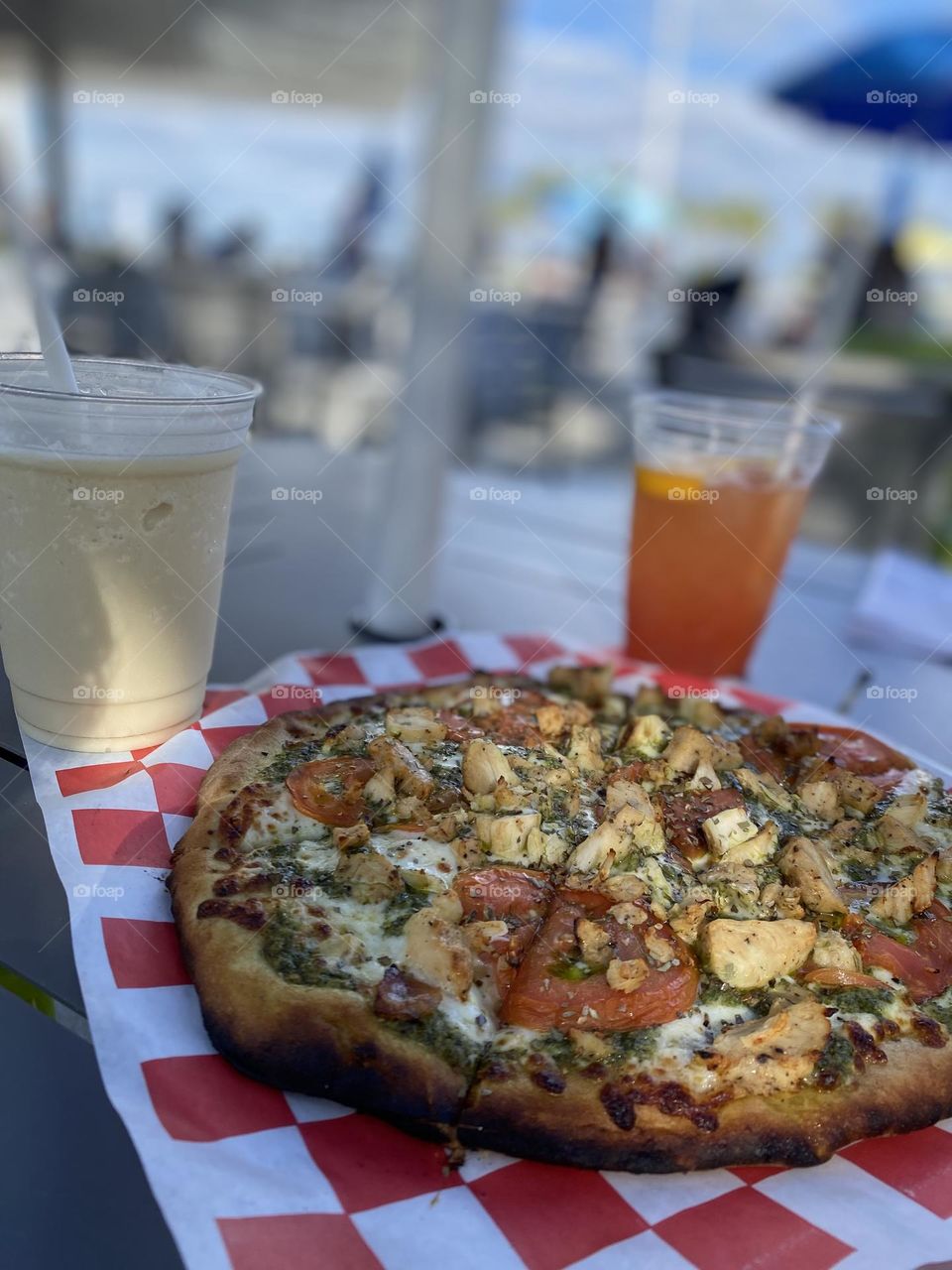 Pizza and cold drinks 