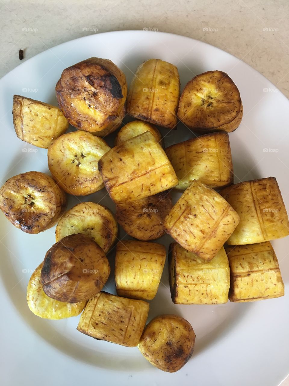 Unpressed sliced fried plantain - tostones