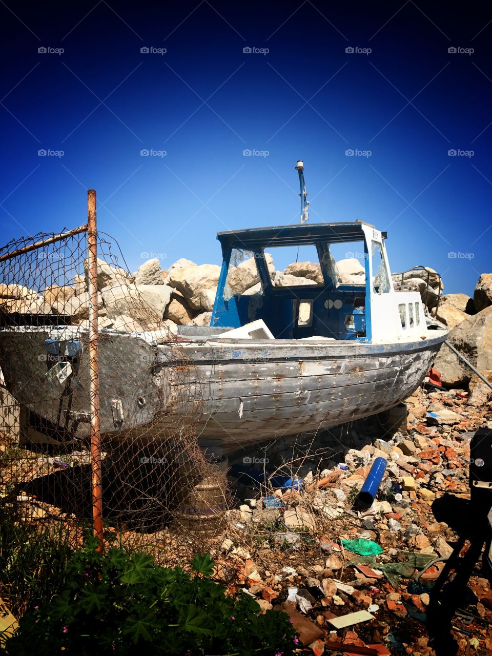 Boat, abandoned, sea