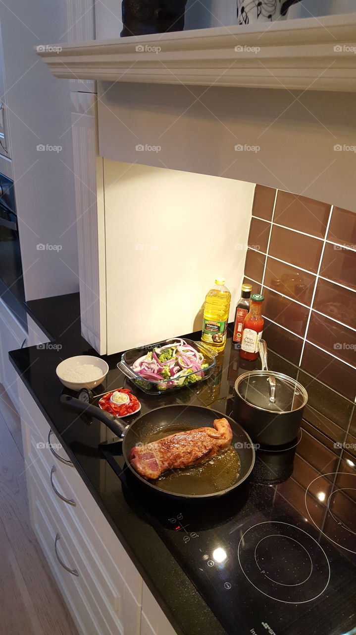 Stove, Indoors, Room, Family, Kitchenware