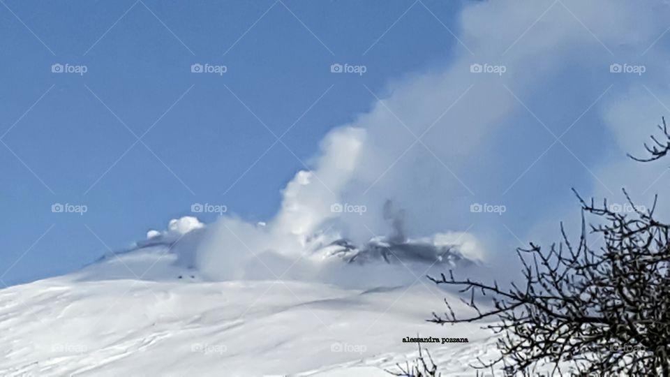 etna e sbuffi di cenere