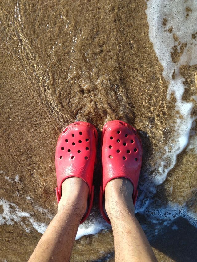 foot and wave