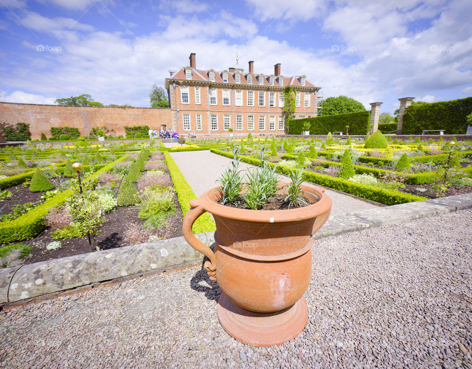 Stately home. Gardens 