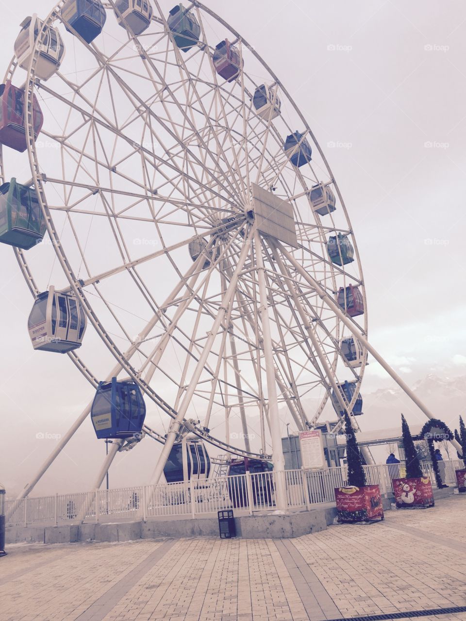 Ferris wheel 
