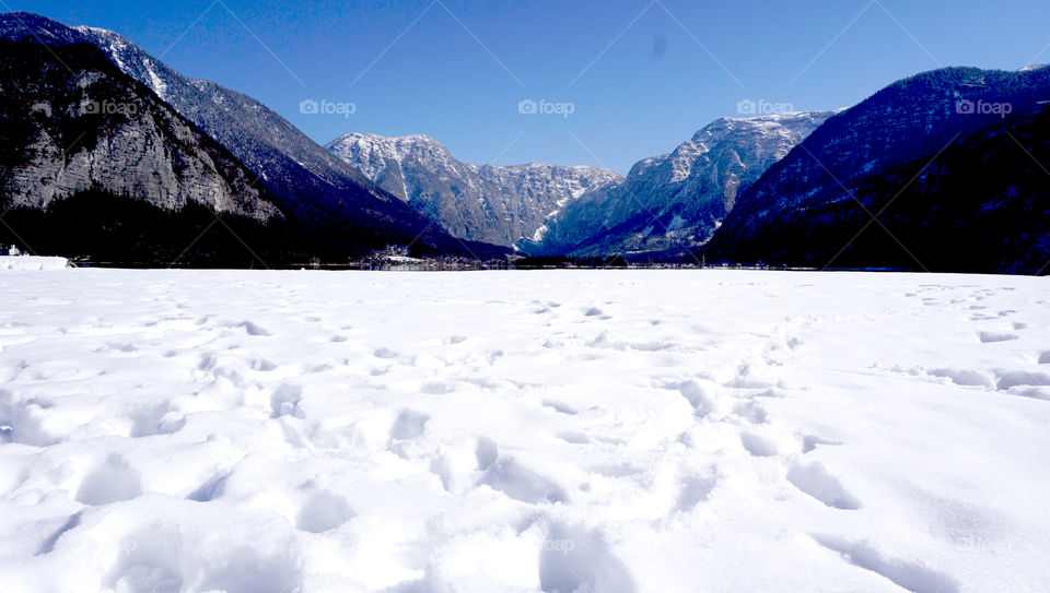 Scenery of Hallstatt lake and snow mountains, Austria 
