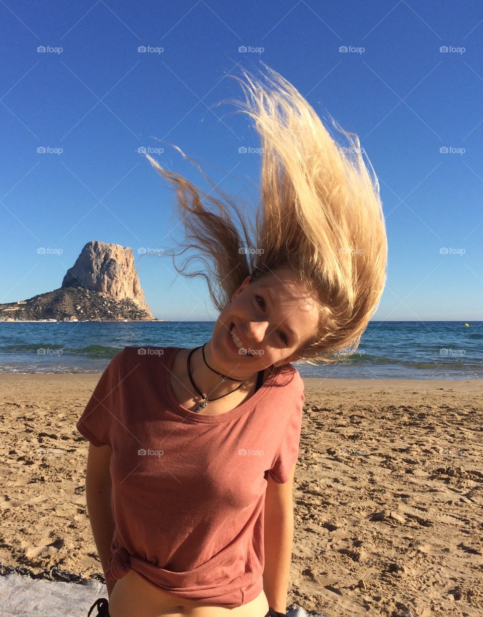 Hairflip at the beach with a big smile