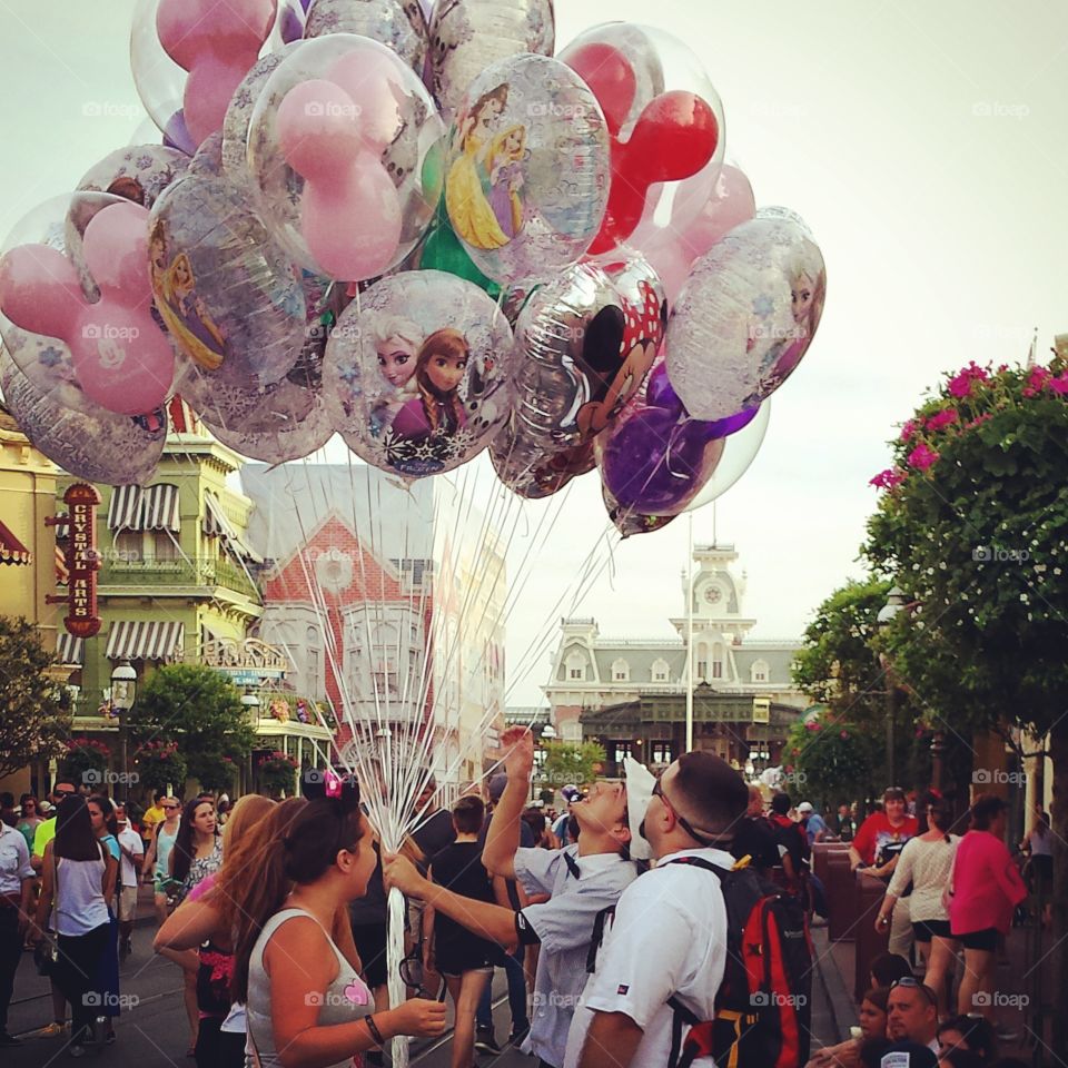 the balloon vendor. spotted this timeless moment with people choosing their balloons. 