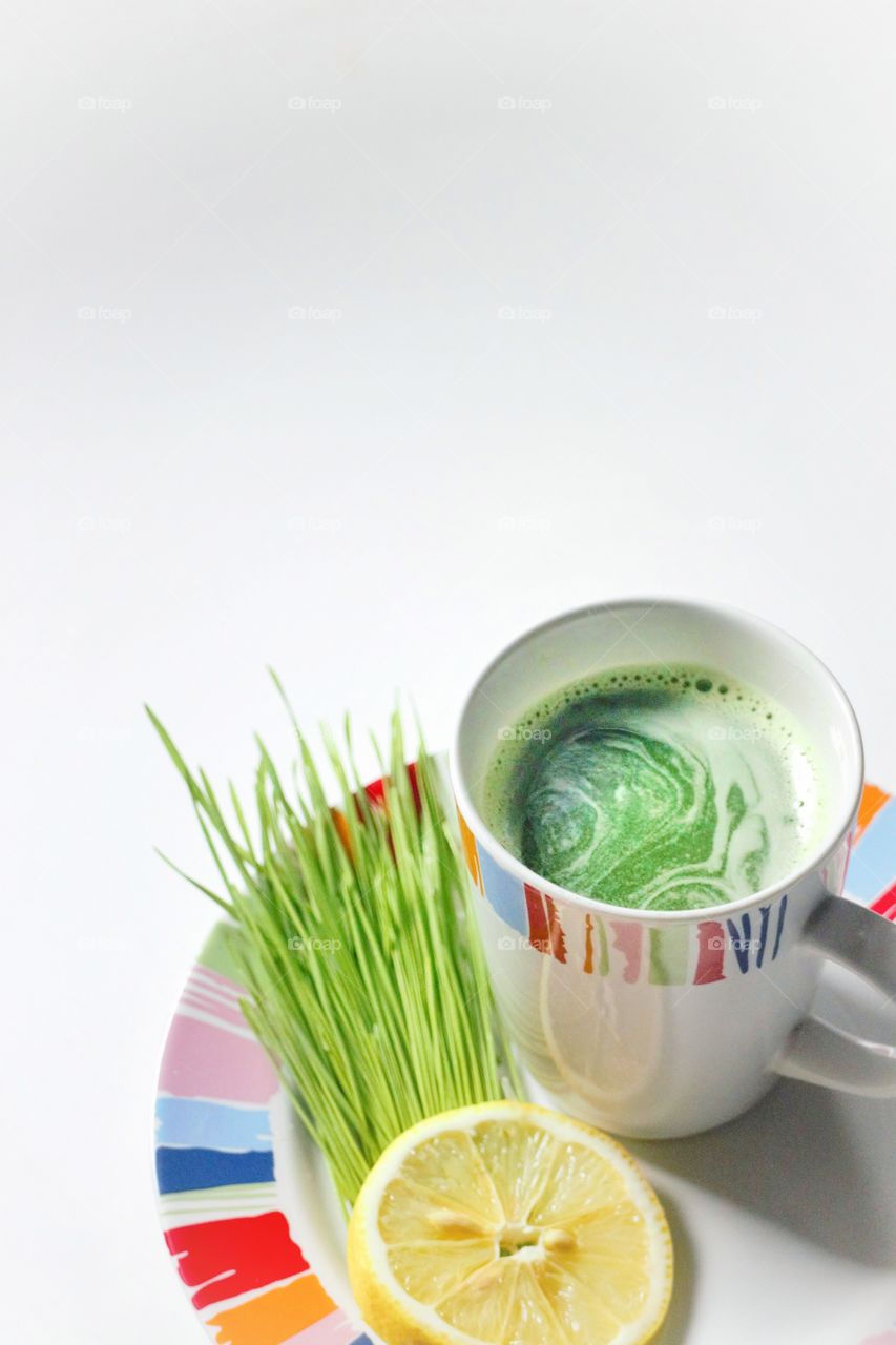 Home-made Wheatgrass Juice with Lemon