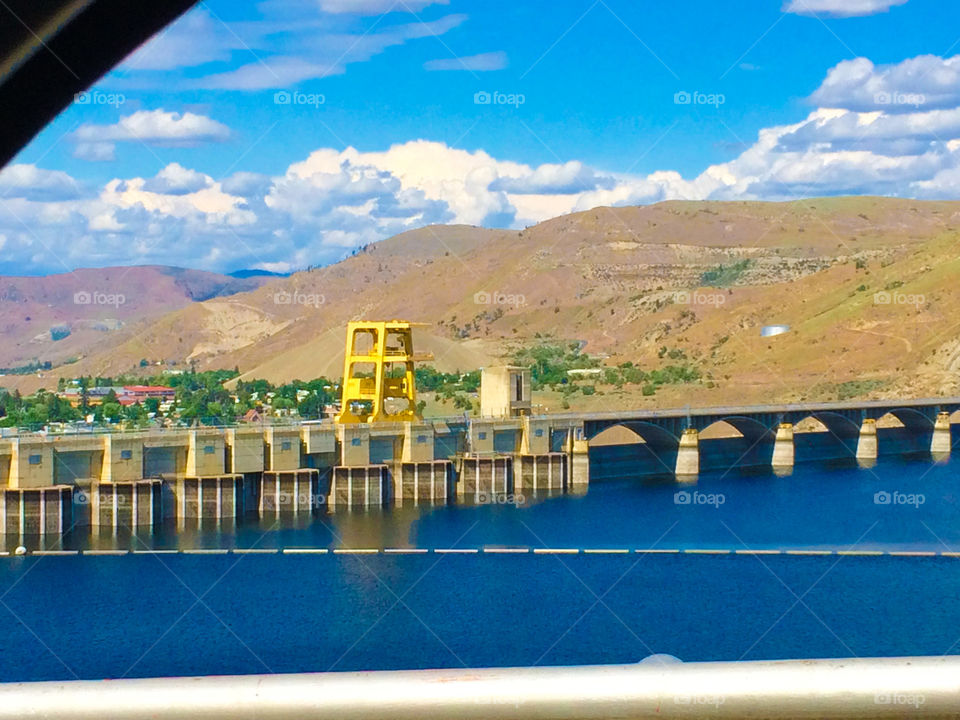 Vibrant landscape of the back of the grand coulee dam 