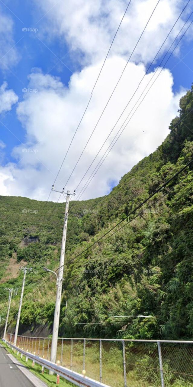 dọc quanh dải núi.