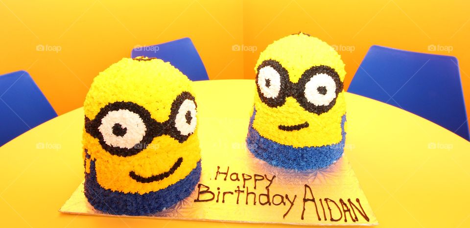 Yellow & Blue twins cake!