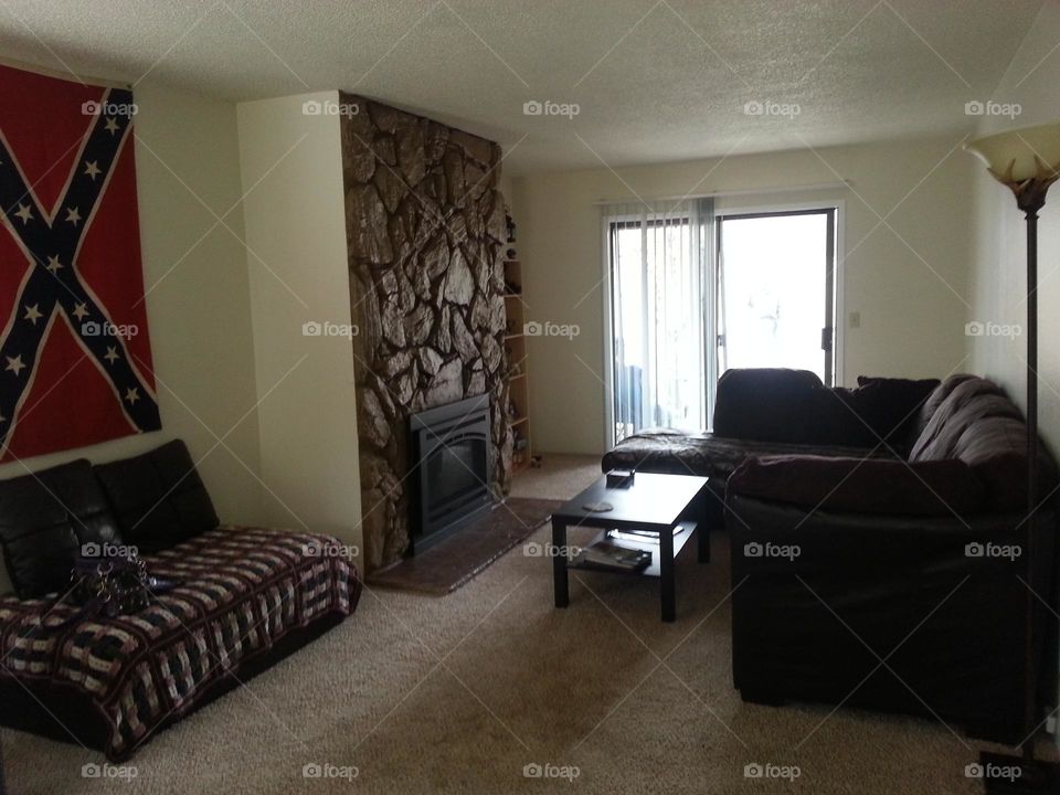 Just moved in! fresh carpet, fresh paint, fresh start!!