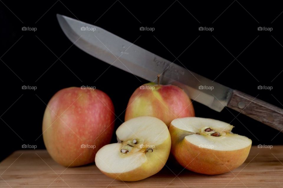 Cutting Apples 