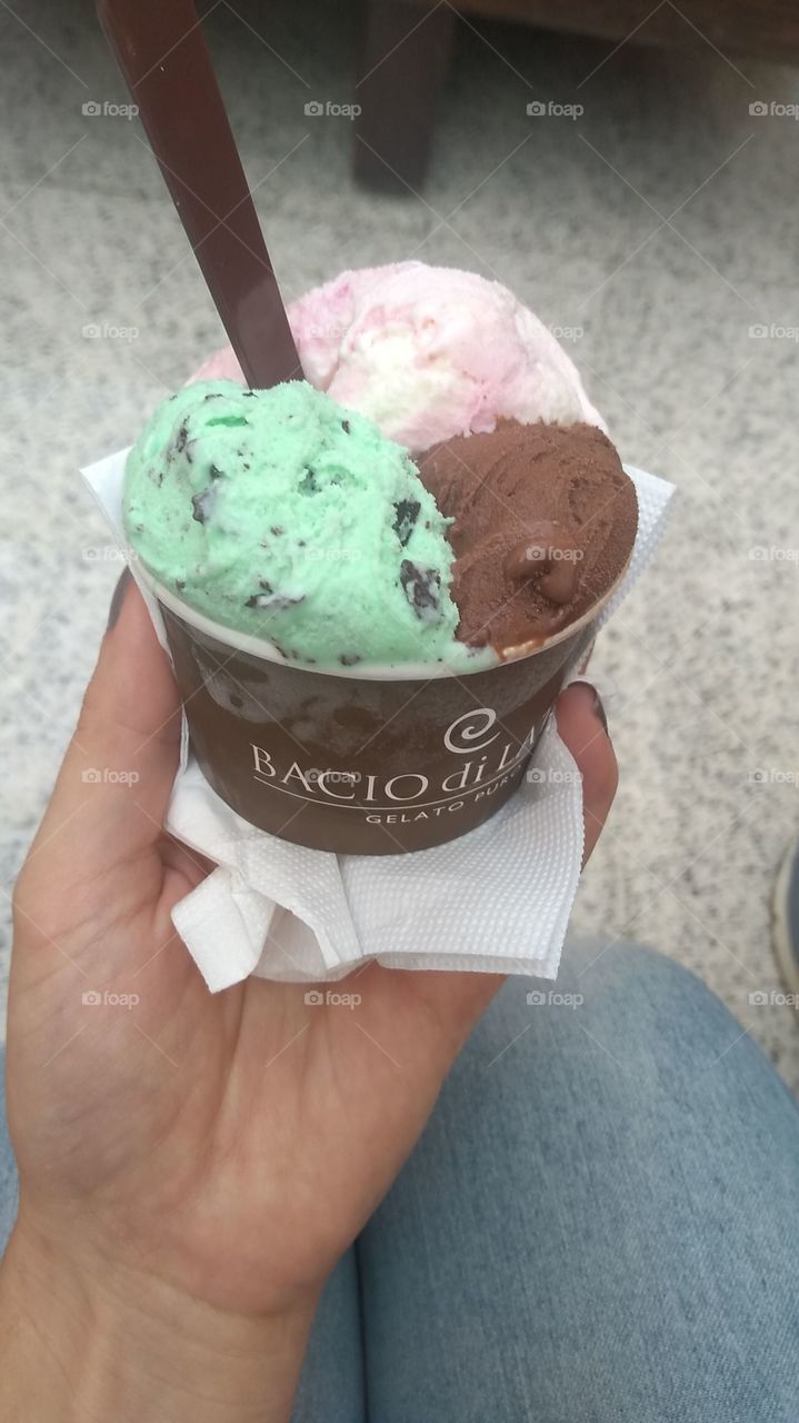 Ice cream bacio di late