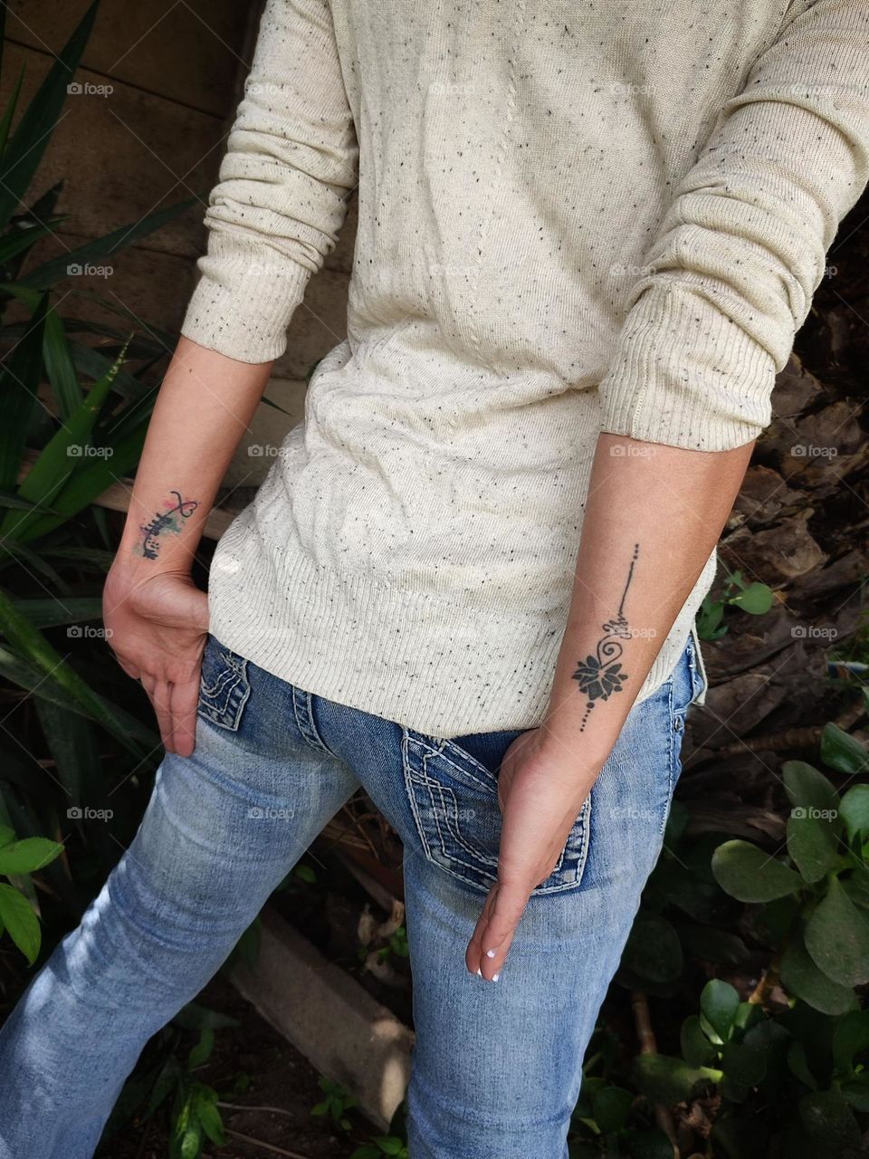 Back side, female portrait