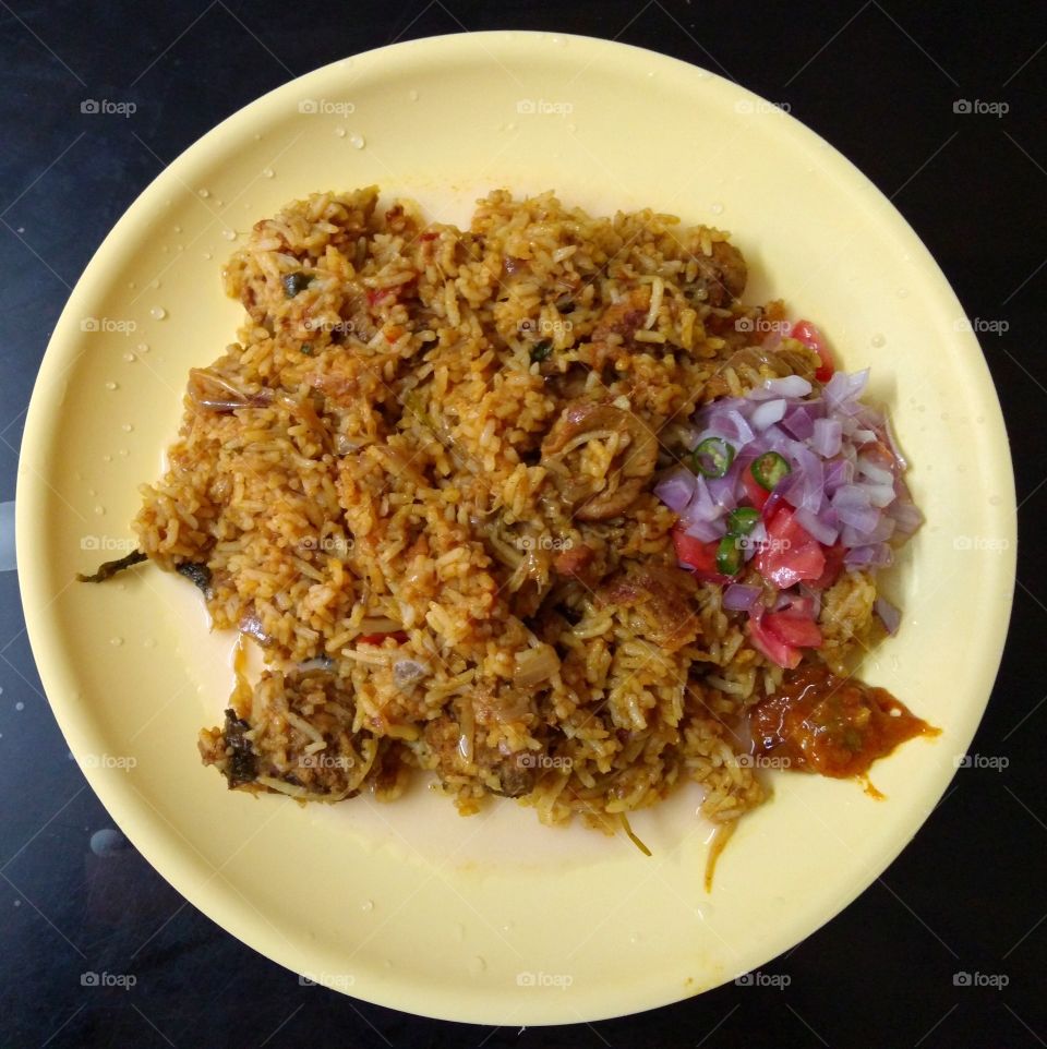 chicken biryani served with