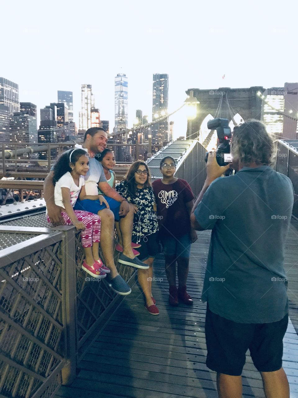 Brooklyn bridge posing, dad and daughters time 