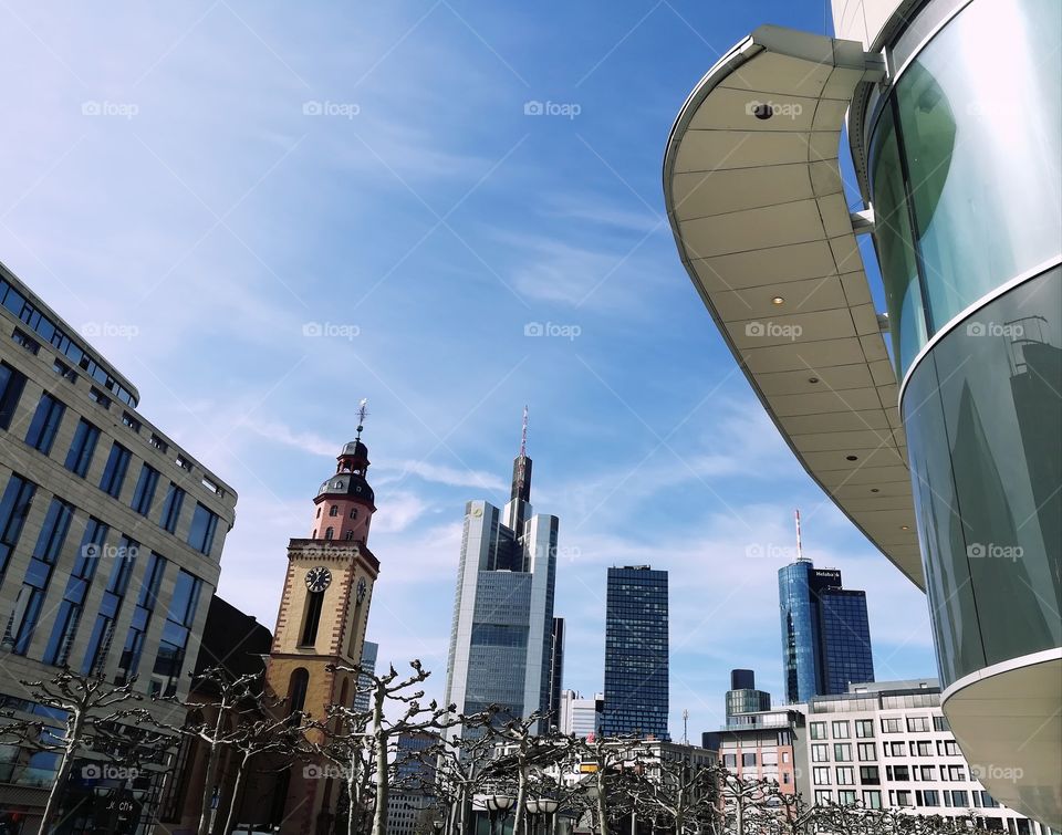 Katharinen-Kirche und Skyscraper in Frankfurt/Main