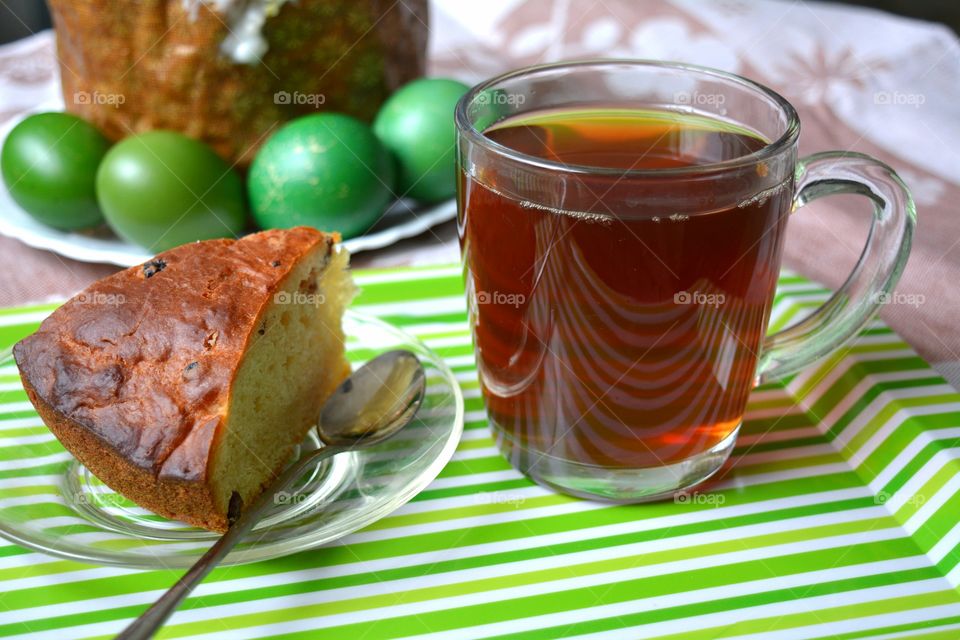 Close-up of black tea with bread