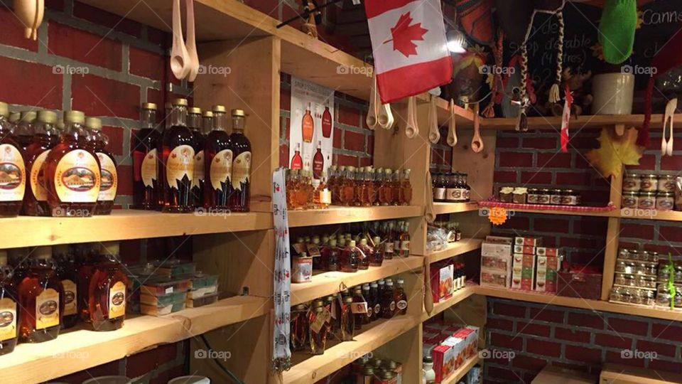 Canadian gift shop