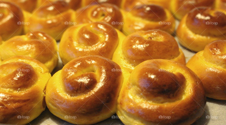 Lucia buns, lussekatt, lussebulle.