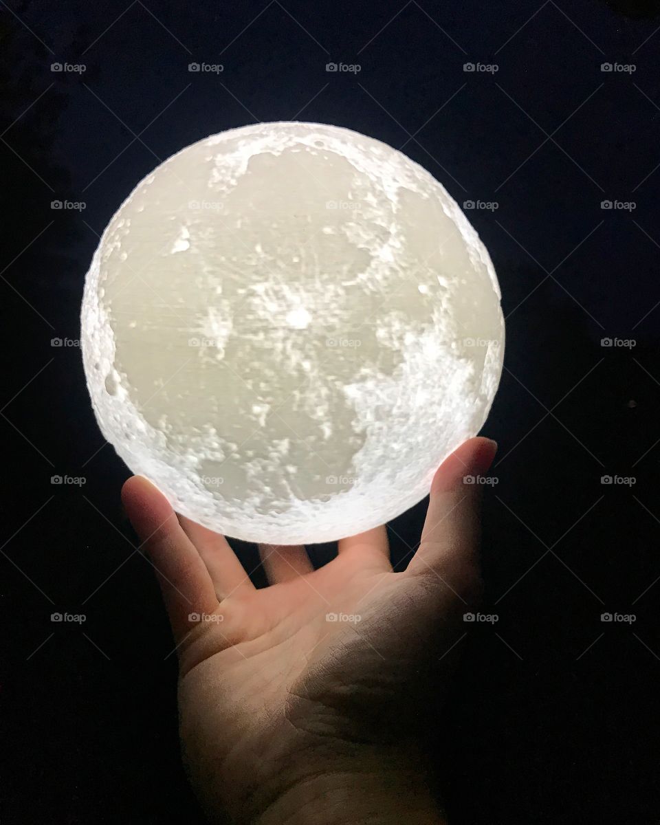 Moon in my Hand. ❤️