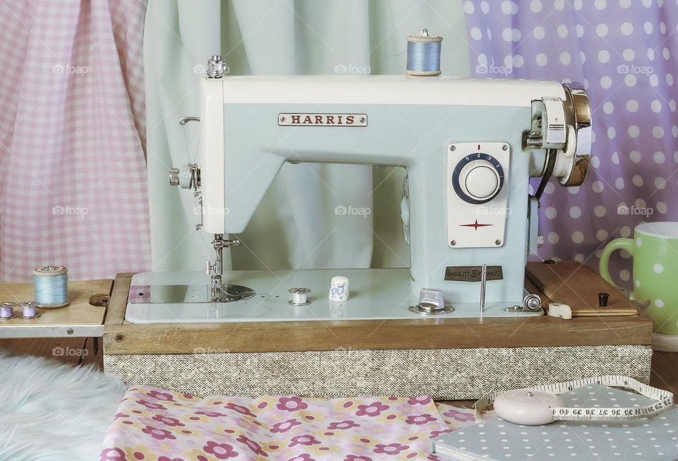 Vintage sewing machine and retro fabrics 
