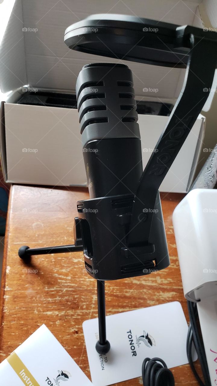 ideal para sonido absoluto ,este micrófono es muy útil para todo para hacer podcast  entrevistas o pegarte a la consola a jugar video juegos