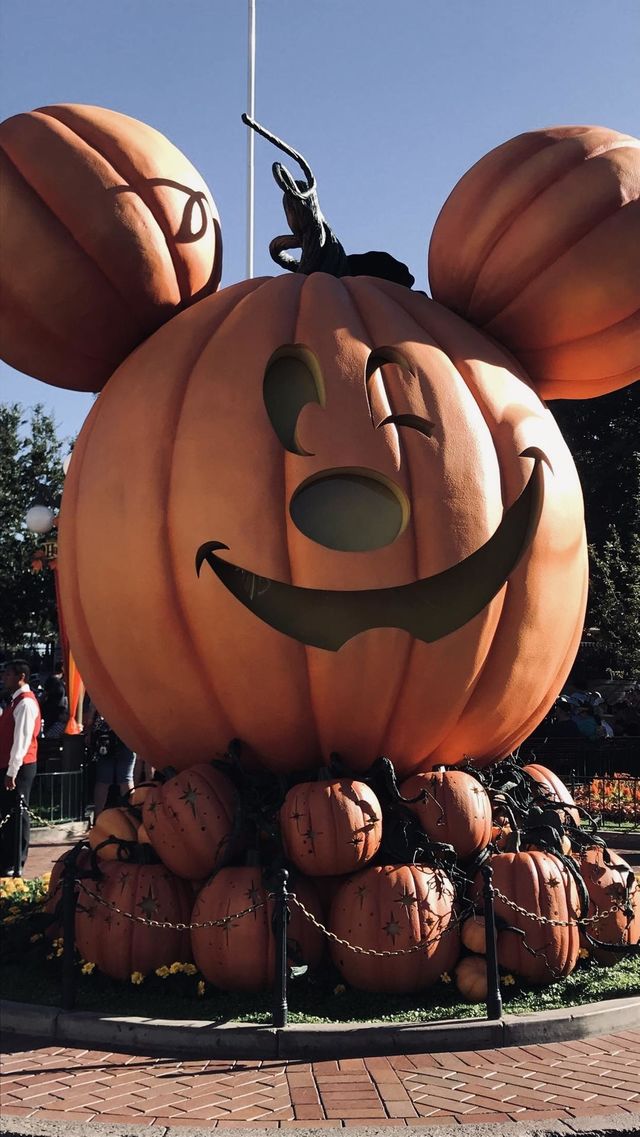 Mickey Mouse pumpkin 🎃