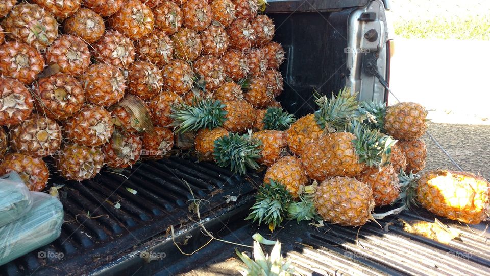 Abacaxis de vendedores ambulantes.