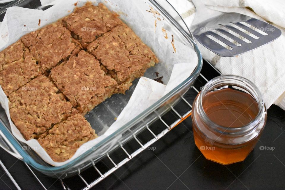 Healthy Apple, Oatmeal, Honey and Cinnamon Squares