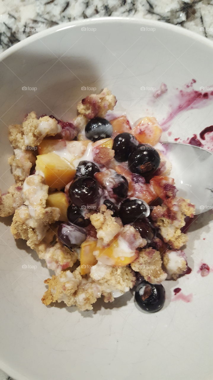 Almond meal (gluten free) peach and berrie cobbler