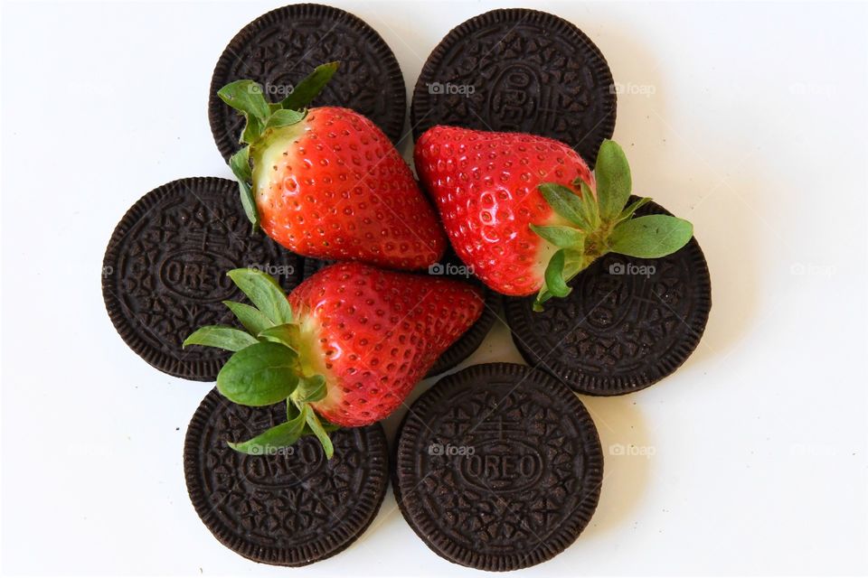 Oreo cookies with strawberries