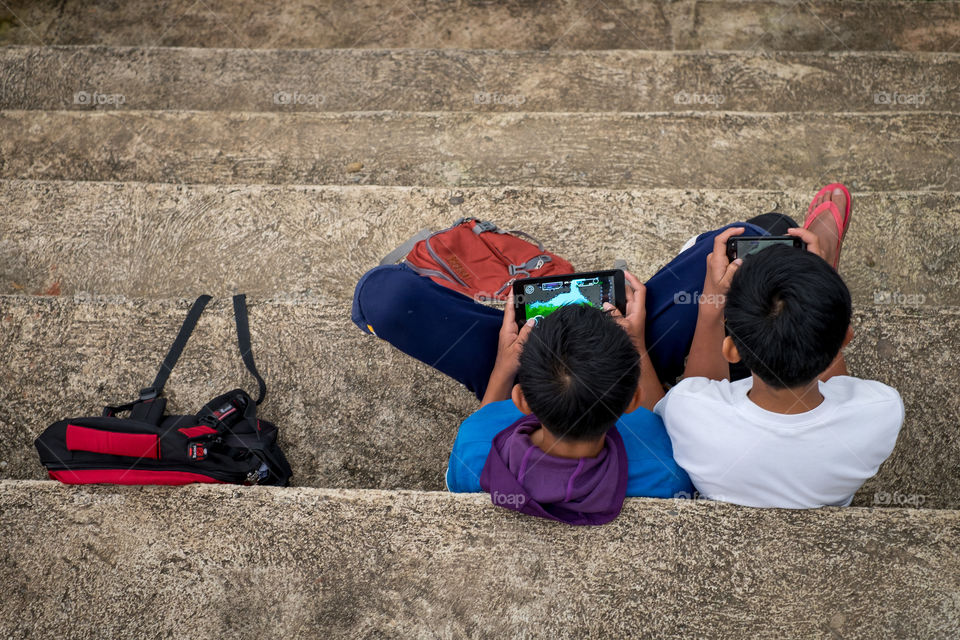 friends using mobile devices