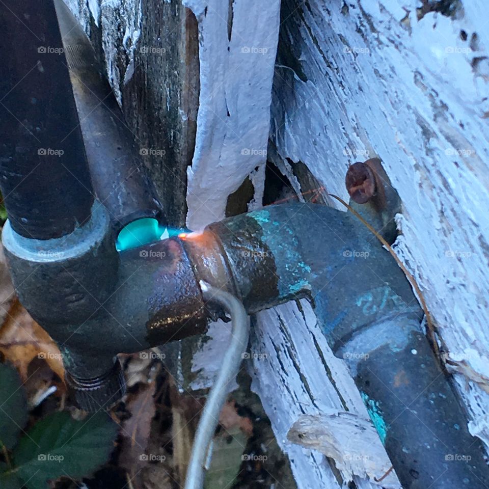 Fixing leak in copper pipe w flux, heat, solder