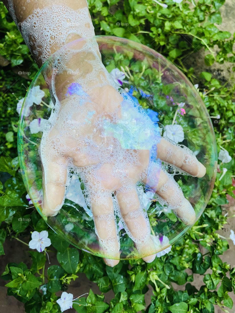 Rainy day enjoy with bubbles 🎈