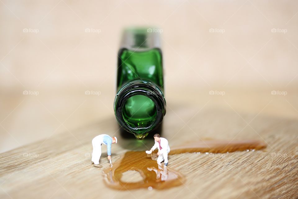 close-up with the hobby miniatures and green bottle