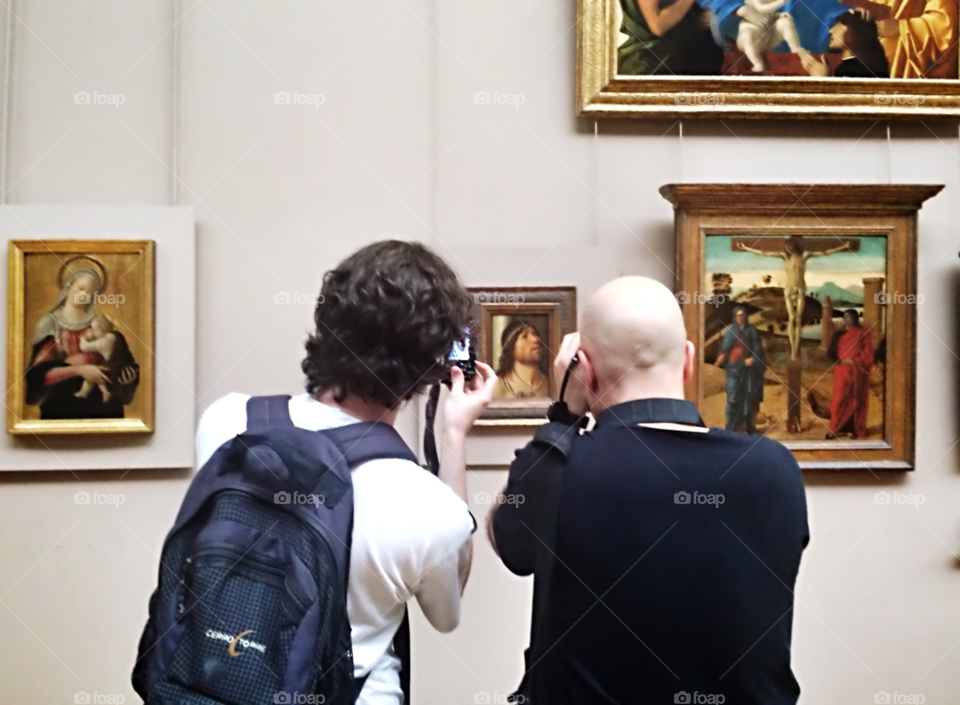 taking photo of jesus painting in louvre 